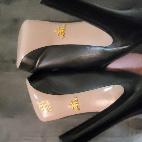 Prada - Picture 8 of 16